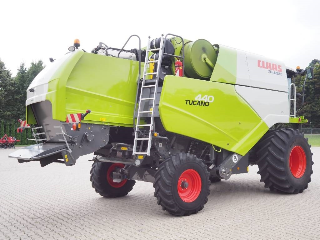 Claas Tucano 440 + V620 - Kombajn harvester: slika 3 Claas Tucano 440 + V620 - Kombajn harvester: slika 3