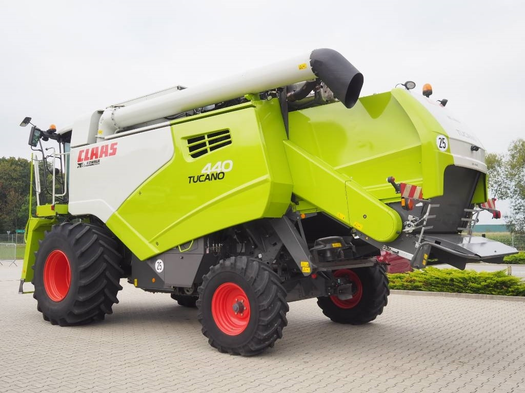 Claas Tucano 440 + V620 - Kombajn harvester: slika 2 Claas Tucano 440 + V620 - Kombajn harvester: slika 2