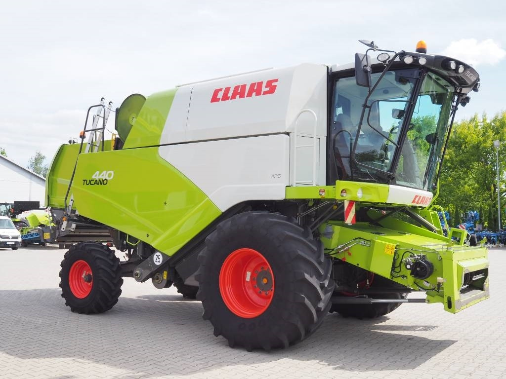 Claas Tucano 440 + V620 - Kombajn harvester: slika 4 Claas Tucano 440 + V620 - Kombajn harvester: slika 4