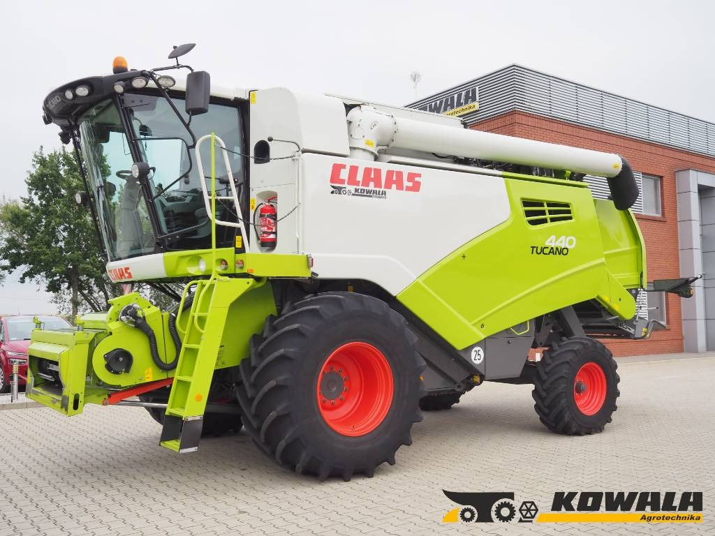 Claas Tucano 440 + V620 - Kombajn harvester: slika 1 Claas Tucano 440 + V620 - Kombajn harvester: slika 1