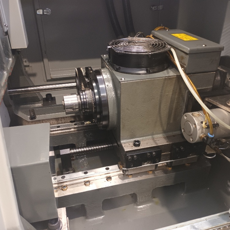 Tornio a fantina mobile a 5 assi Cnc Hanwha XD-20H - Stroj za obdelavo kovin: slika 4 Tornio a fantina mobile a 5 assi Cnc Hanwha XD-20H - Stroj za obdelavo kovin: slika 4