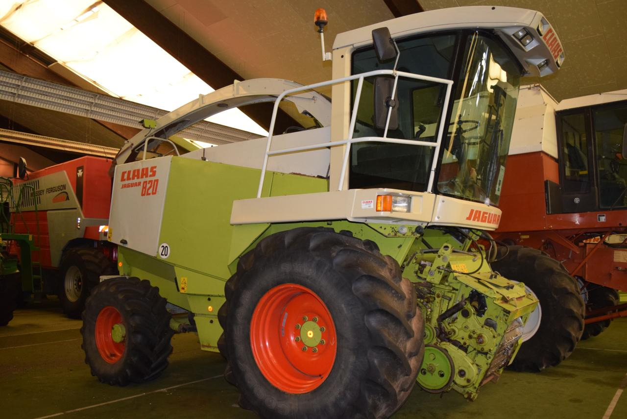 CLAAS Jaguar 820 - Kombajn za krmo: slika 2 CLAAS Jaguar 820 - Kombajn za krmo: slika 2