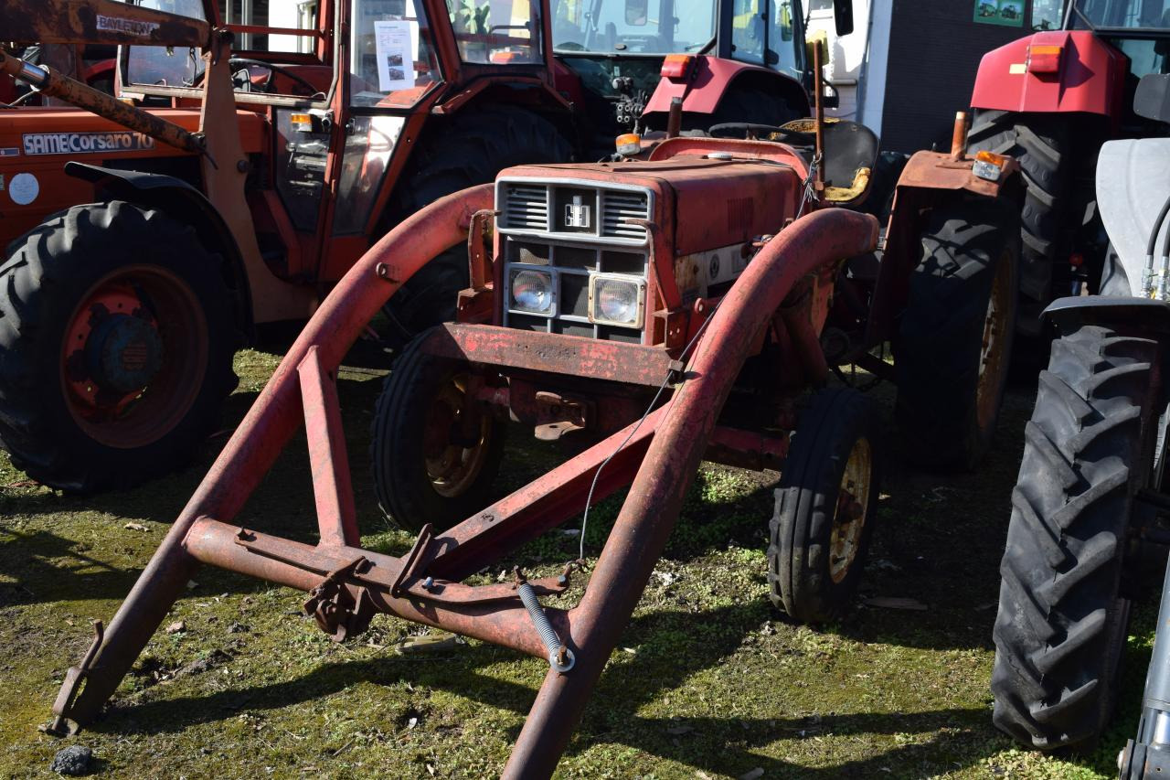 Case-IH 383 - Traktor: slika 2 Case-IH 383 - Traktor: slika 2