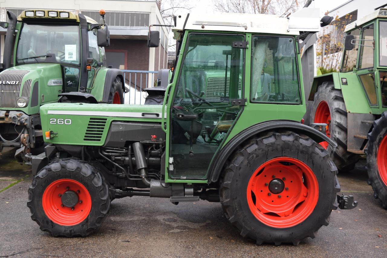Fendt Farmer 260 V *Schmalspur* - Traktor: slika 1 Fendt Farmer 260 V *Schmalspur* - Traktor: slika 1