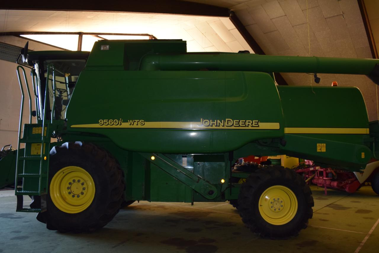John Deere 9560 i WTS - Kombajn harvester: slika 1 John Deere 9560 i WTS - Kombajn harvester: slika 1