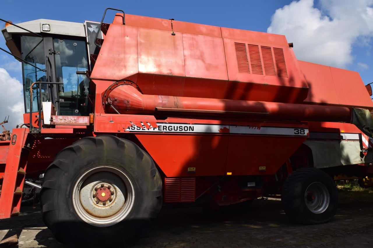 Massey Ferguson MF 38 - Kombajn harvester: slika 3 Massey Ferguson MF 38 - Kombajn harvester: slika 3