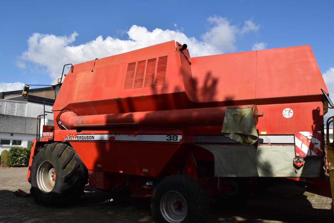 Massey Ferguson MF 38 - Kombajn harvester: slika 4 Massey Ferguson MF 38 - Kombajn harvester: slika 4