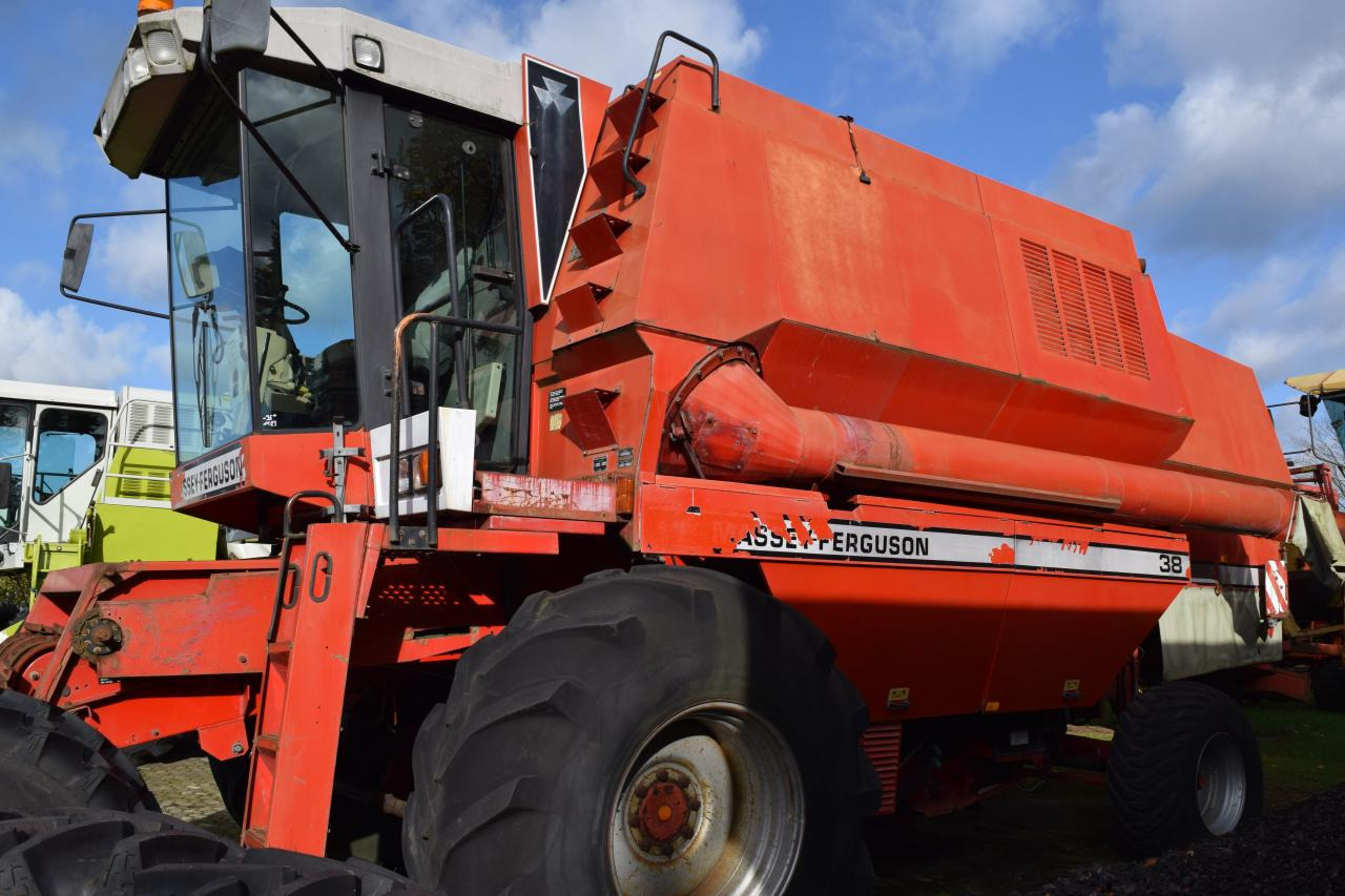 Massey Ferguson MF 38 - Kombajn harvester: slika 2 Massey Ferguson MF 38 - Kombajn harvester: slika 2