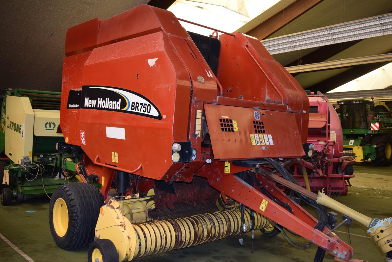 New Holland BR 750 CropCutter - Balirka za okrogle bale: slika 1 New Holland BR 750 CropCutter - Balirka za okrogle bale: slika 1