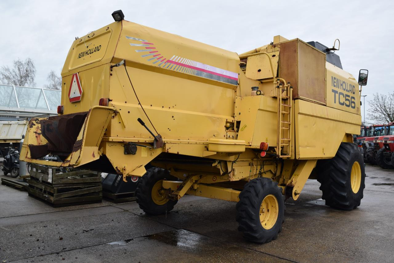 New Holland TC 56 - Kombajn harvester: slika 4 New Holland TC 56 - Kombajn harvester: slika 4