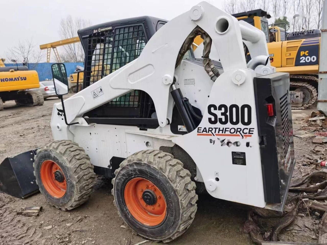 Bobcat S300 - Mini nakladalec: slika 2 Bobcat S300 - Mini nakladalec: slika 2