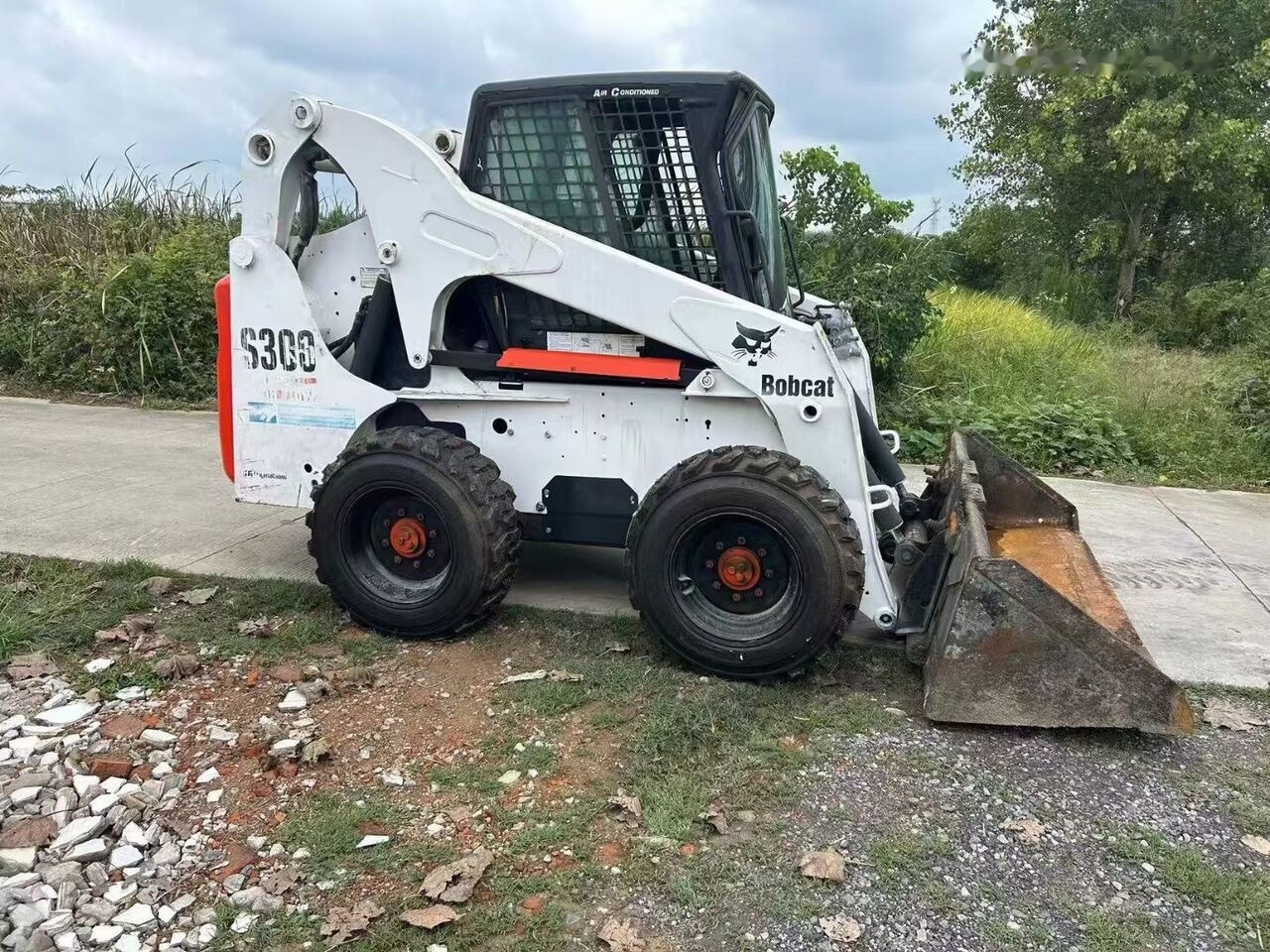 Bobcat S300 - Mini nakladalec: slika 2 Bobcat S300 - Mini nakladalec: slika 2