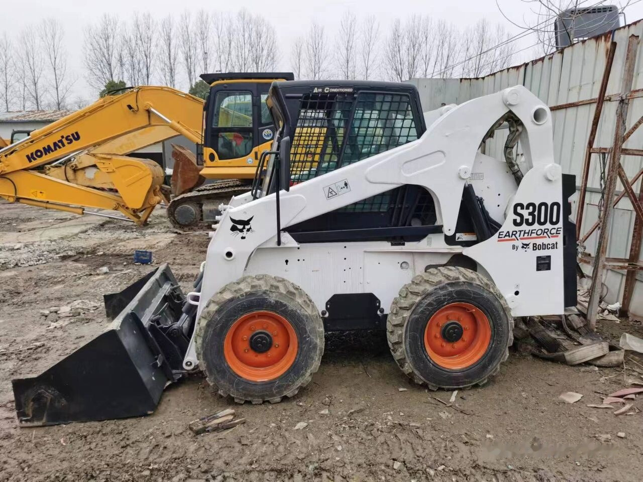 Bobcat S300 - Mini nakladalec: slika 3 Bobcat S300 - Mini nakladalec: slika 3