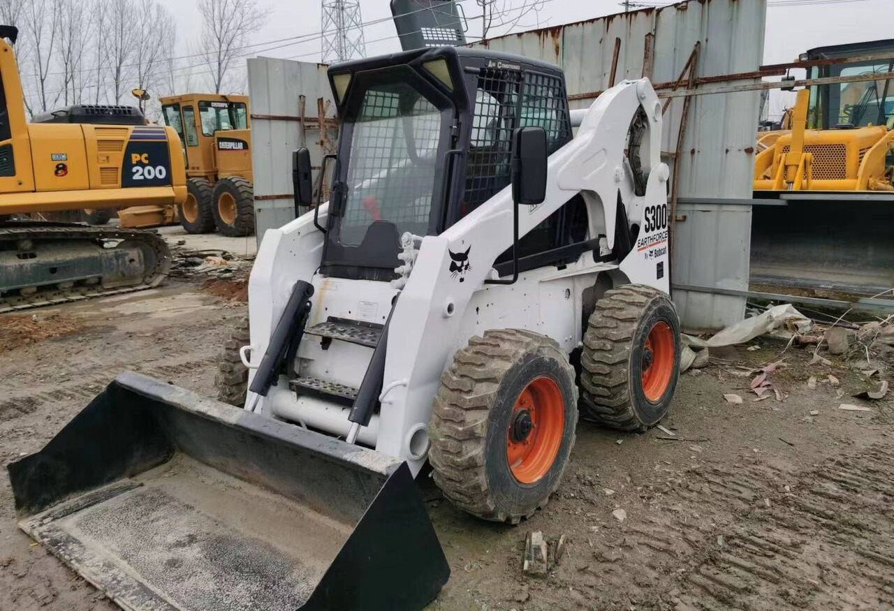 Bobcat S300 - Mini nakladalec: slika 1 Bobcat S300 - Mini nakladalec: slika 1