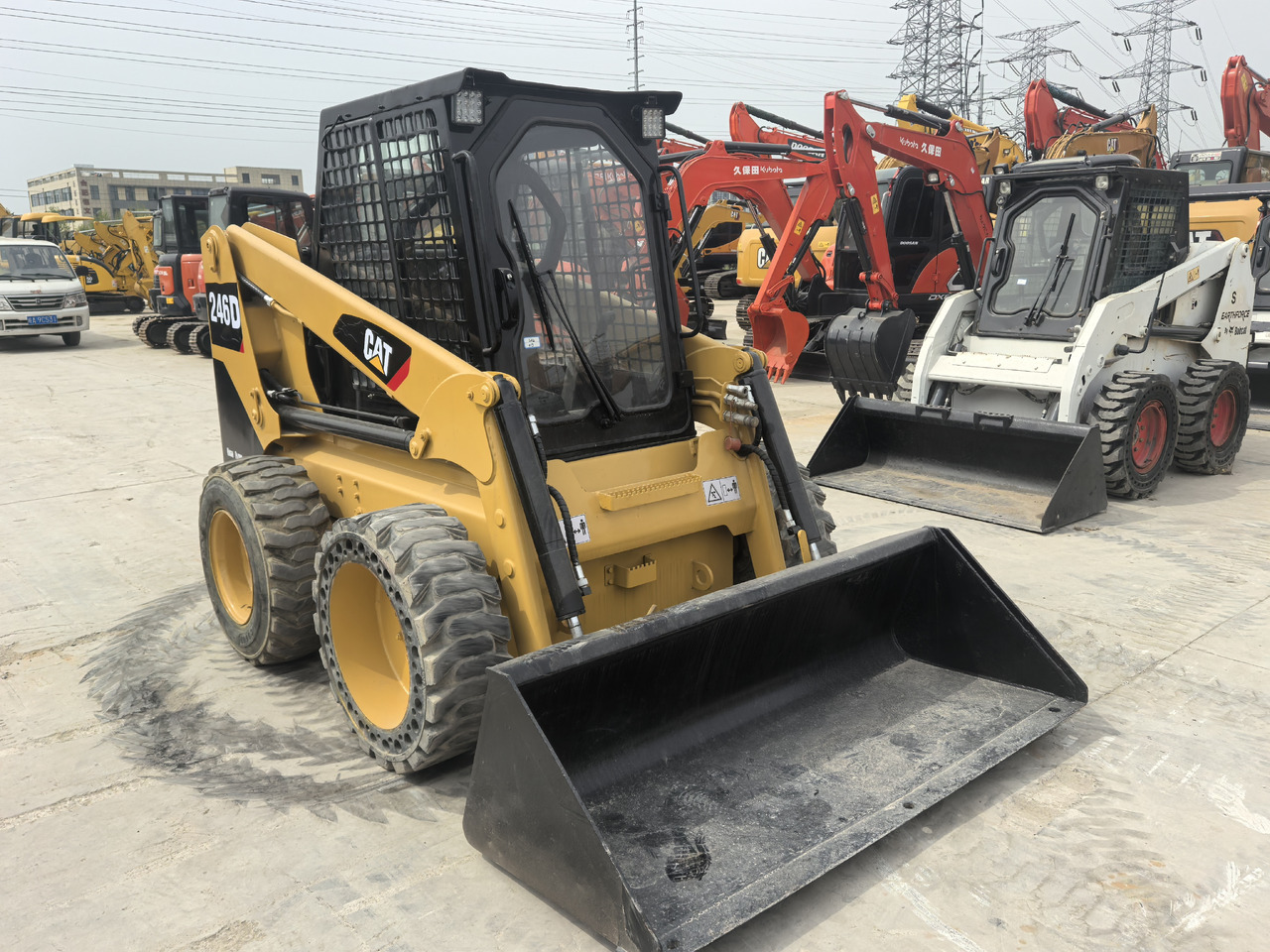 CAT 246D - Mini nakladalec: slika 4 CAT 246D - Mini nakladalec: slika 4