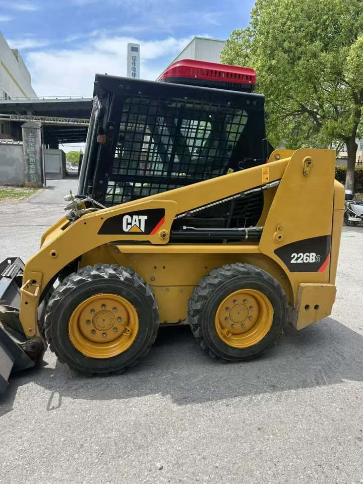 CATERPILLAR 226B-3 - Mini nakladalec: slika 2 CATERPILLAR 226B-3 - Mini nakladalec: slika 2