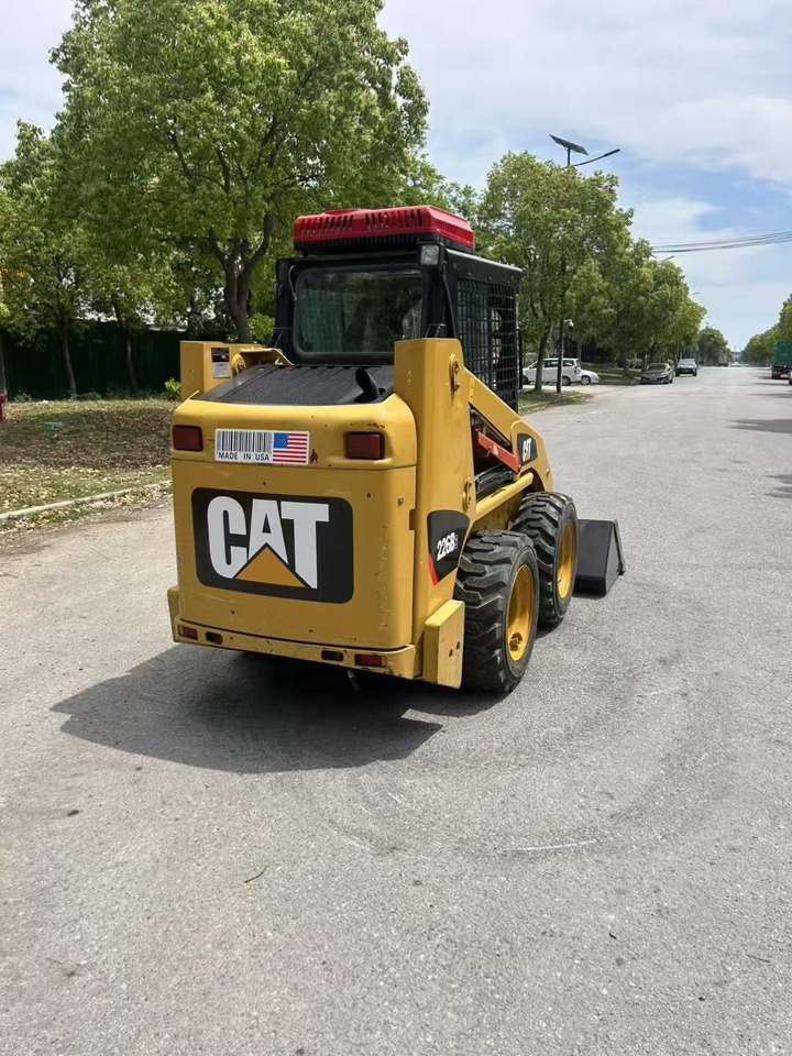 CATERPILLAR 226B-3 - Mini nakladalec: slika 4 CATERPILLAR 226B-3 - Mini nakladalec: slika 4
