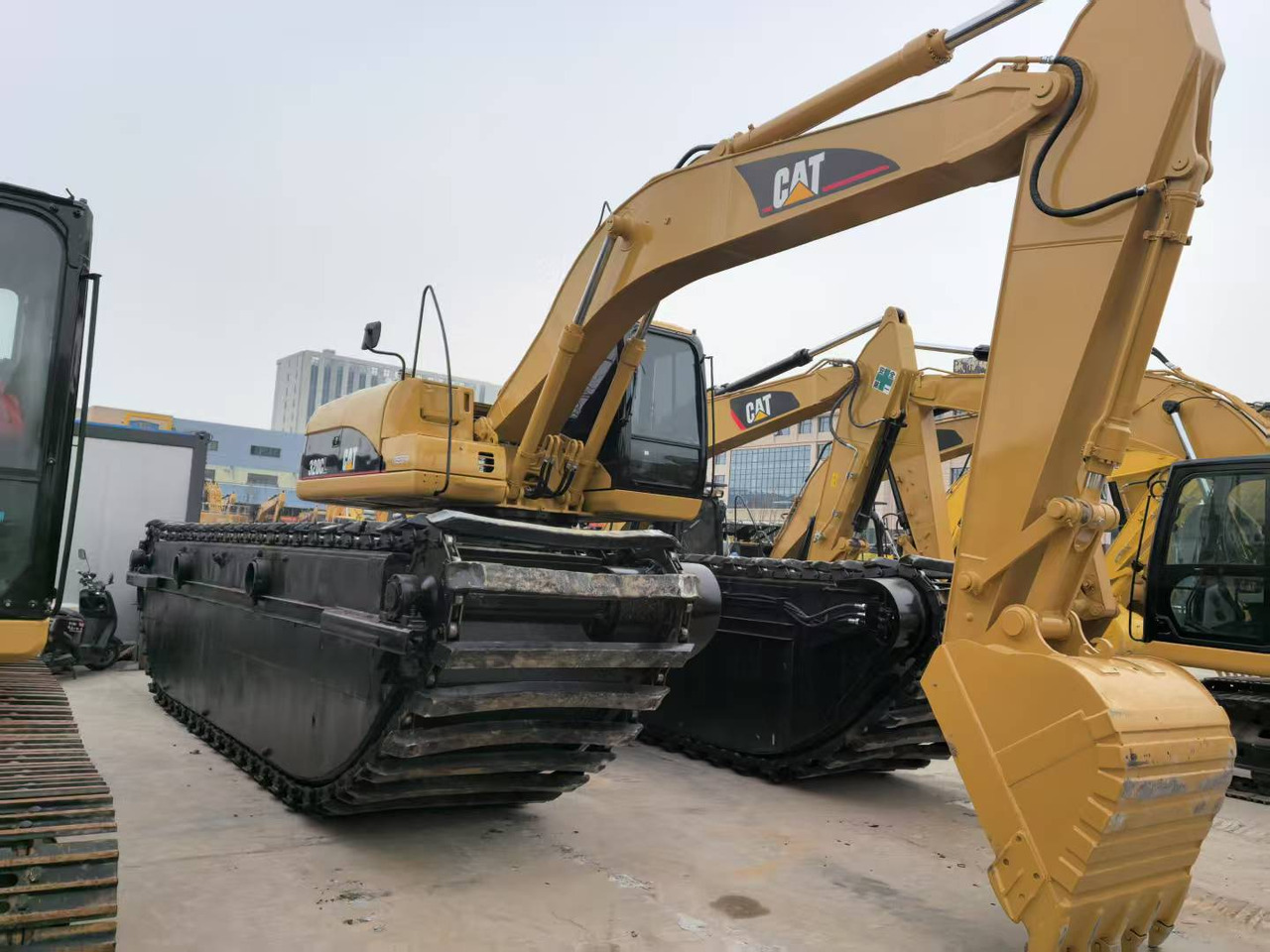 CATERPILLAR 320C boat excavator - Amfibijski bager: slika 3 CATERPILLAR 320C boat excavator - Amfibijski bager: slika 3