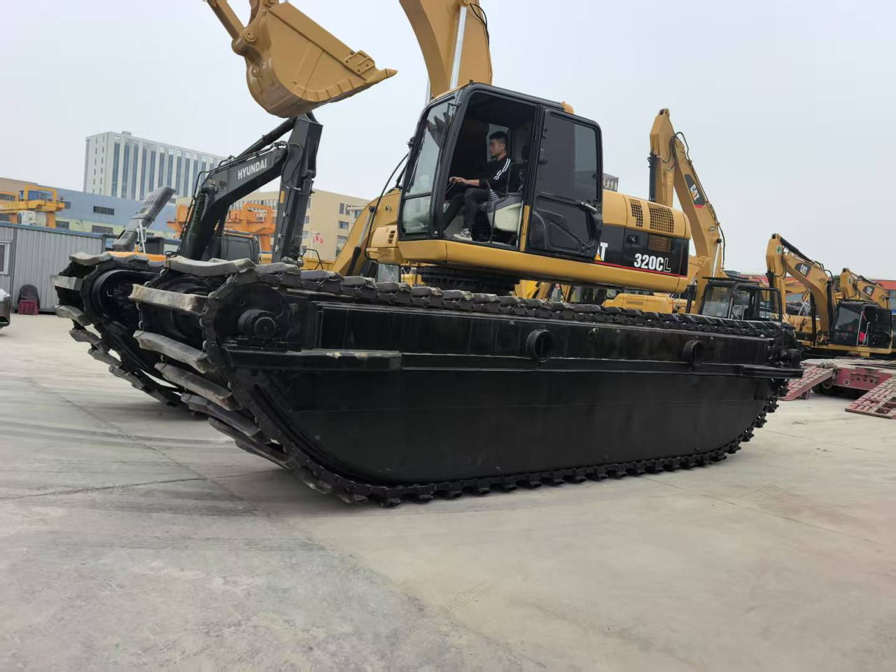 CATERPILLAR 320C boat excavator - Amfibijski bager: slika 2 CATERPILLAR 320C boat excavator - Amfibijski bager: slika 2