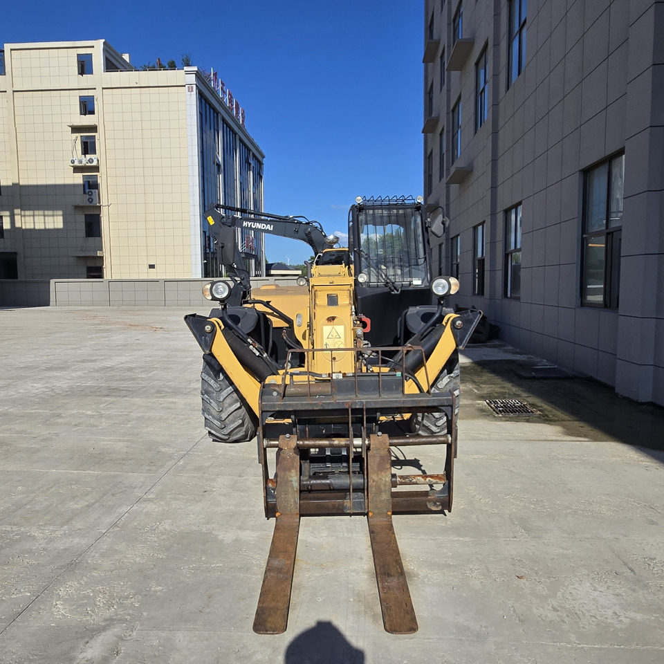 CATERPILLAR TH414 - Teleskopska dvižna ploščad: slika 4 CATERPILLAR TH414 - Teleskopska dvižna ploščad: slika 4