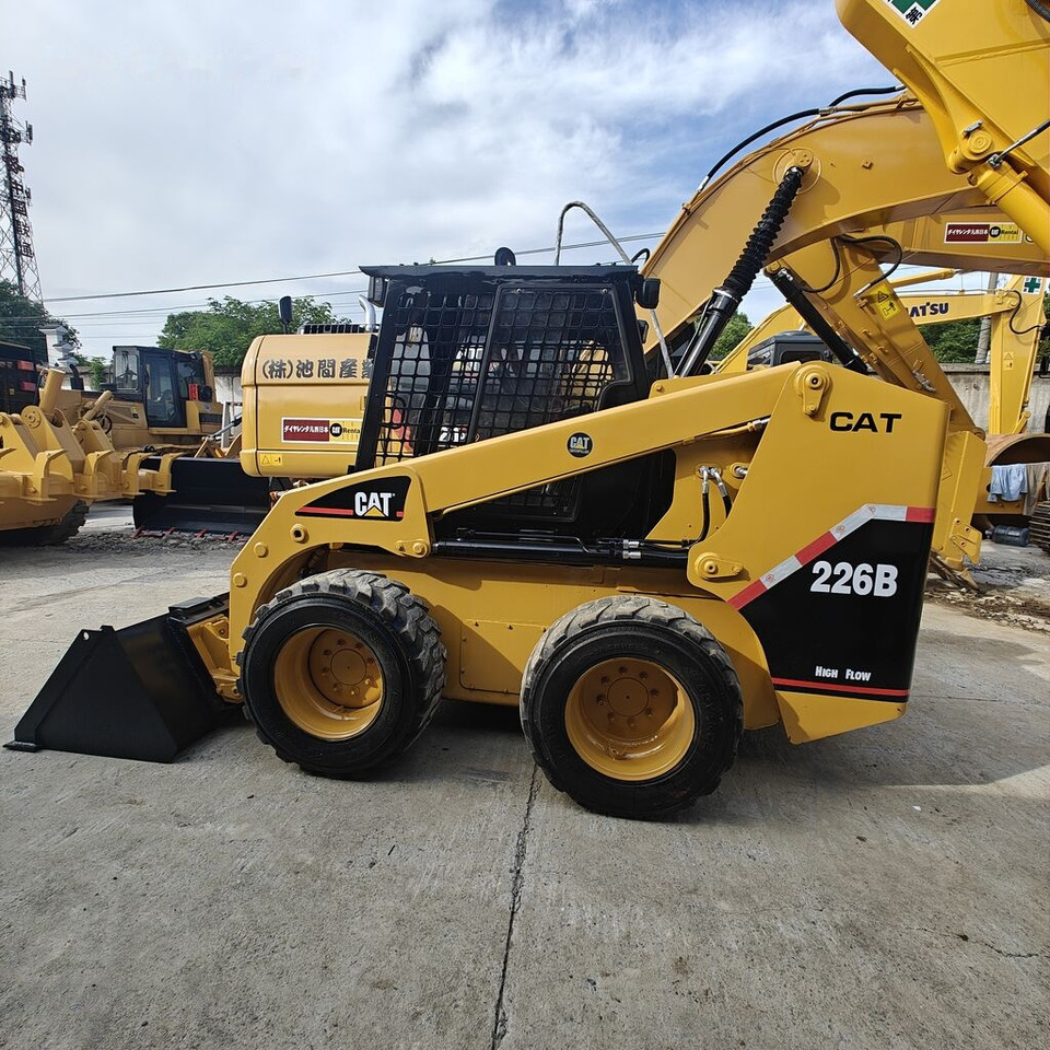 Caterpillar 226B - Mini nakladalec: slika 1 Caterpillar 226B - Mini nakladalec: slika 1