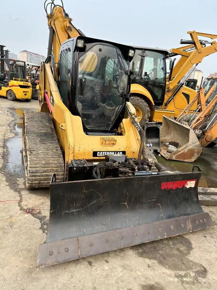 Caterpillar 246C - Mini nakladalec: slika 3 Caterpillar 246C - Mini nakladalec: slika 3
