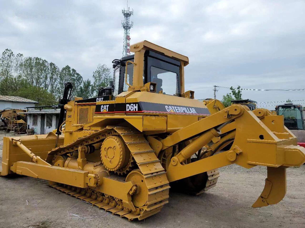 Caterpillar D6H - Buldožer: slika 3 Caterpillar D6H - Buldožer: slika 3