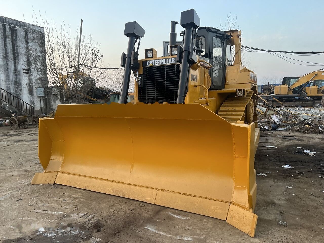 Caterpillar D6H - Buldožer: slika 1 Caterpillar D6H - Buldožer: slika 1