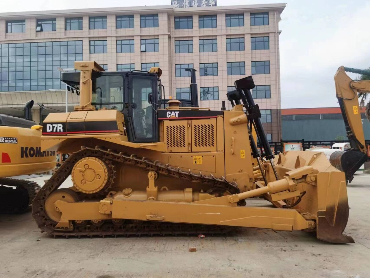 Caterpillar D7R - Buldožer: slika 1 Caterpillar D7R - Buldožer: slika 1