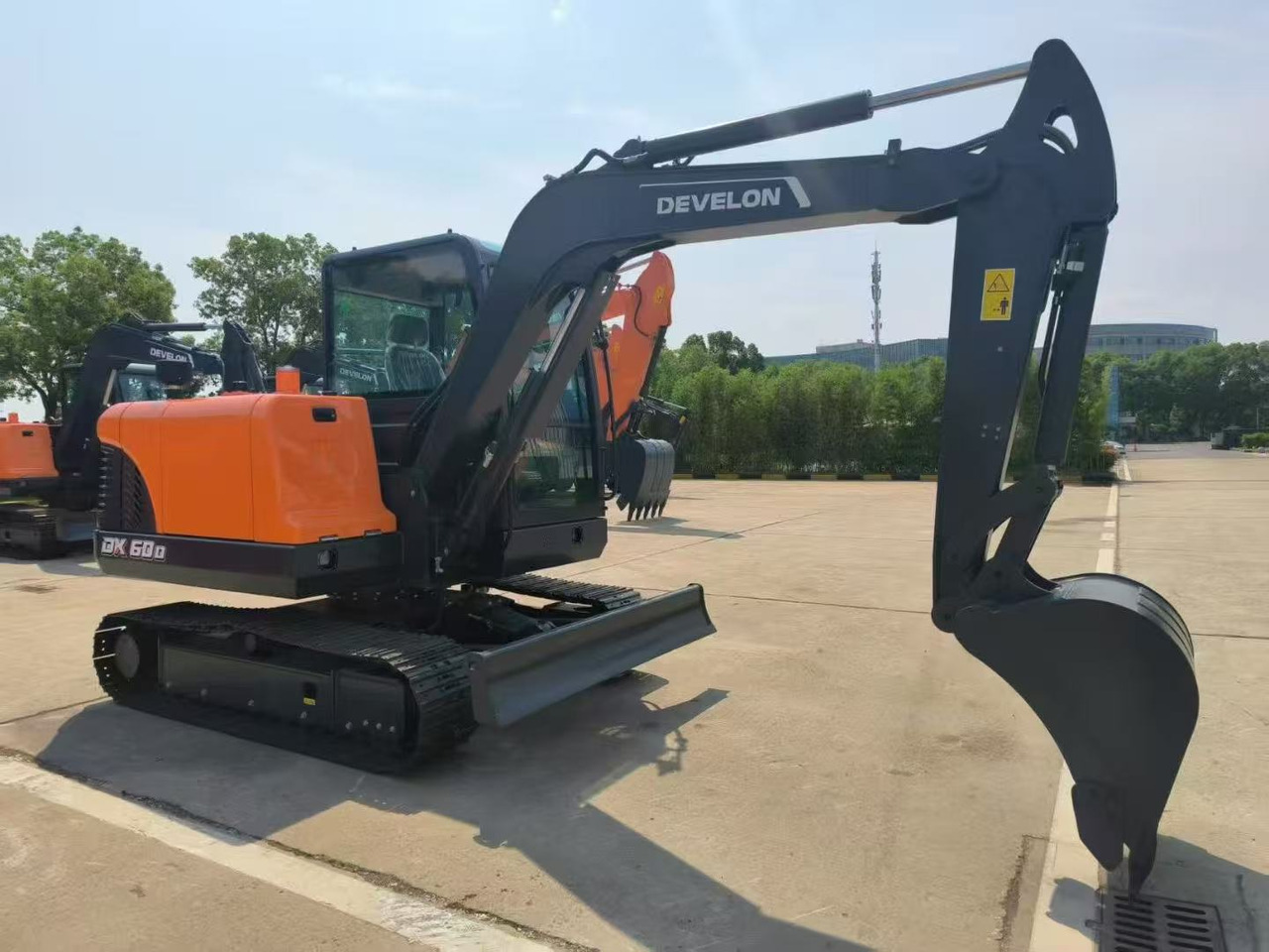 DOOSAN DX60D - Mini bager: slika 1 DOOSAN DX60D - Mini bager: slika 1