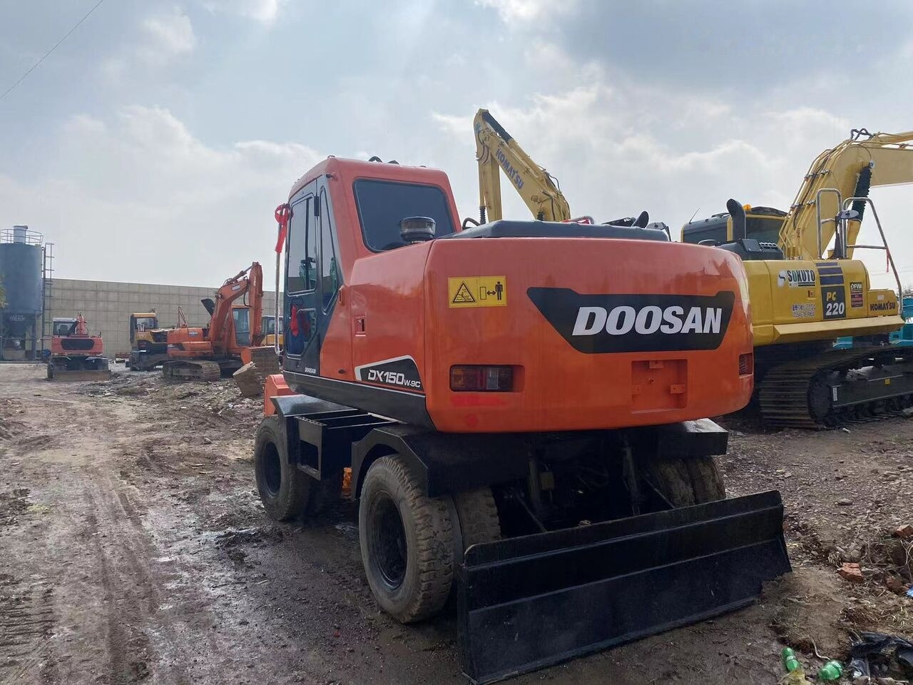 Bager na kolesih Doosan DX150W: slika 6 Bager na kolesih Doosan DX150W: slika 6