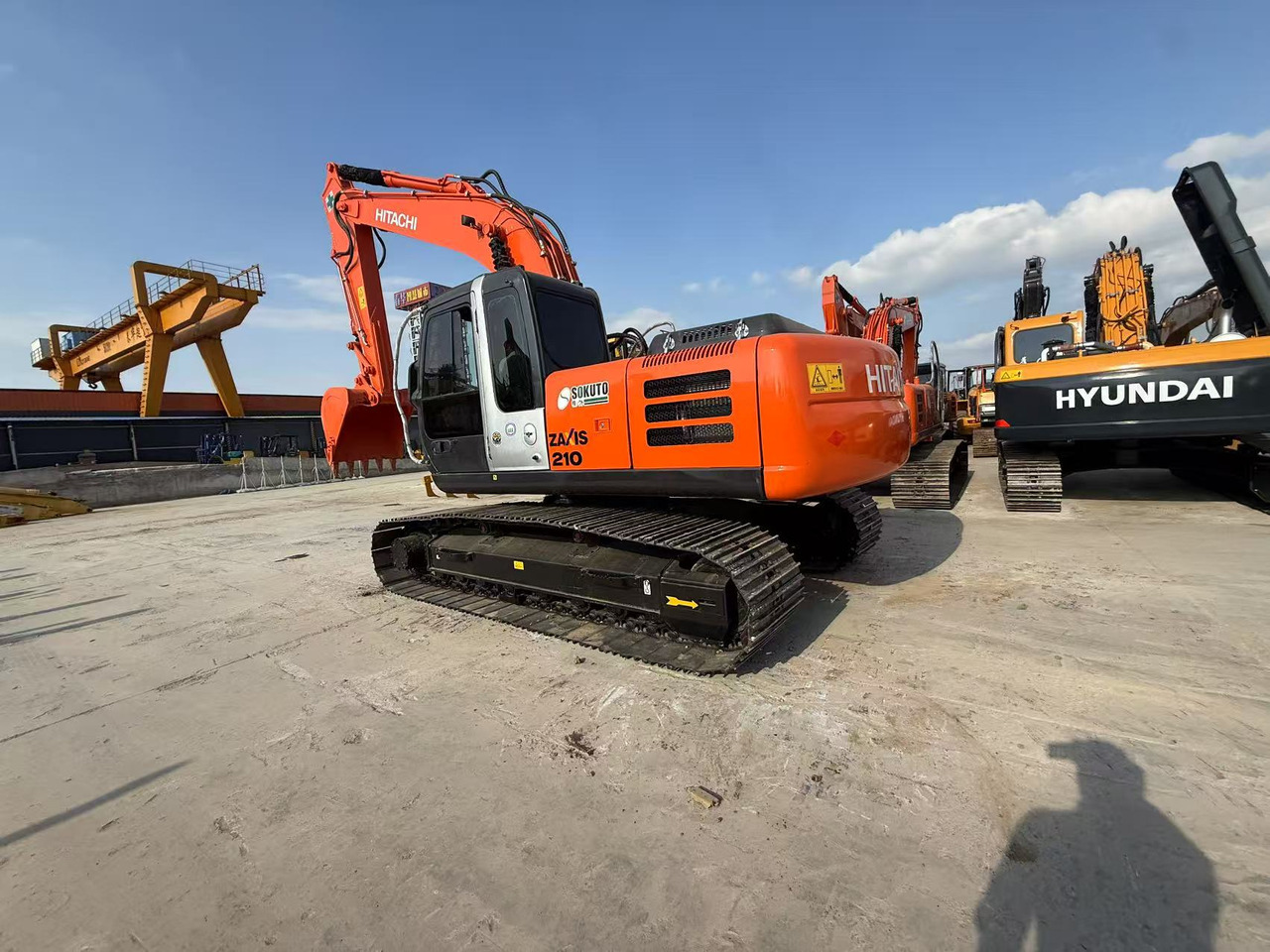 HITACHI ZX210 - Bager goseničar: slika 2 HITACHI ZX210 - Bager goseničar: slika 2