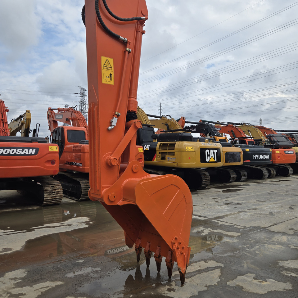 HITACHI ZX210 - Bager goseničar: slika 2 HITACHI ZX210 - Bager goseničar: slika 2