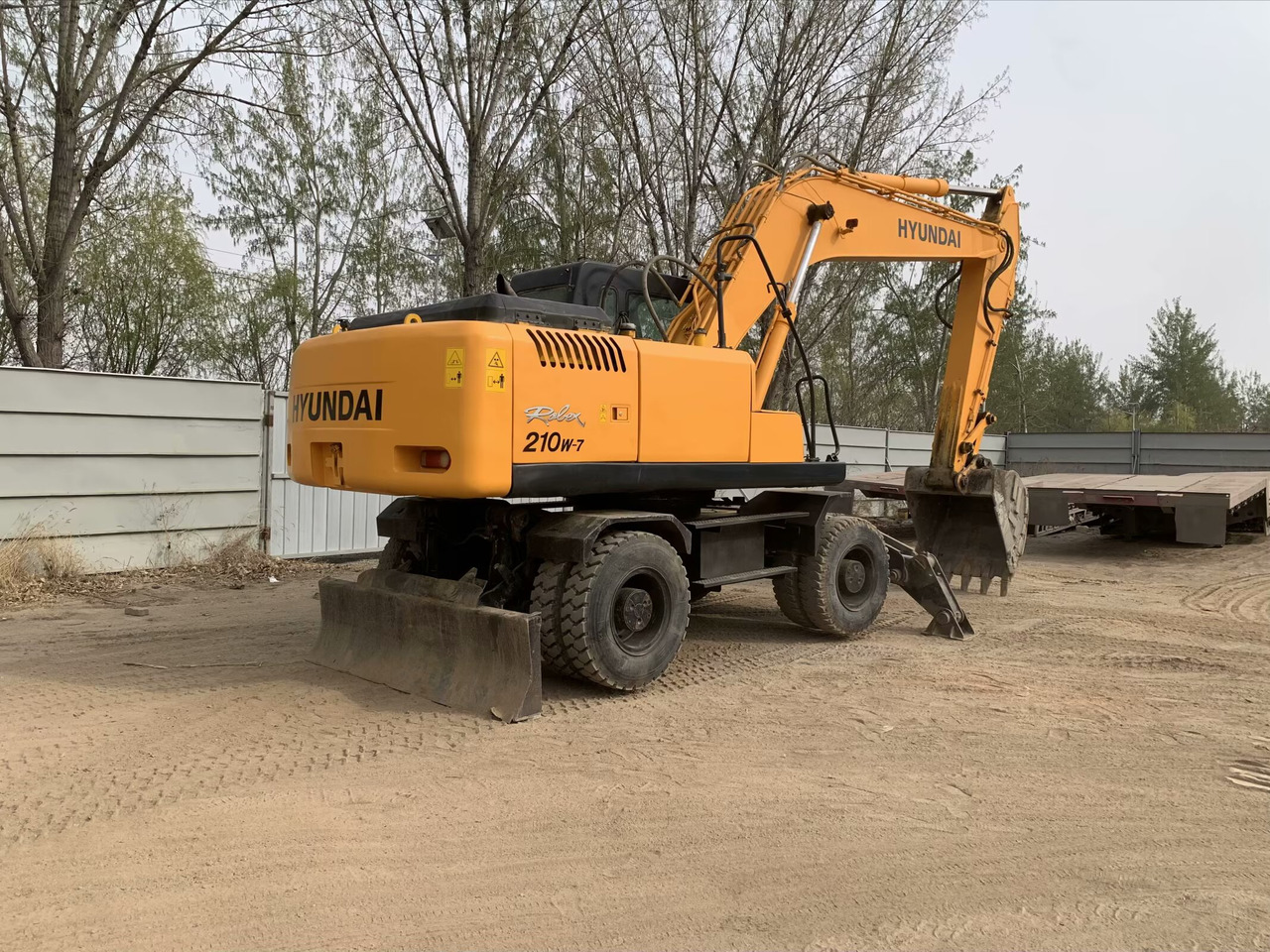 Hyundai R210W-7 - Bager na kolesih: slika 5 Hyundai R210W-7 - Bager na kolesih: slika 5