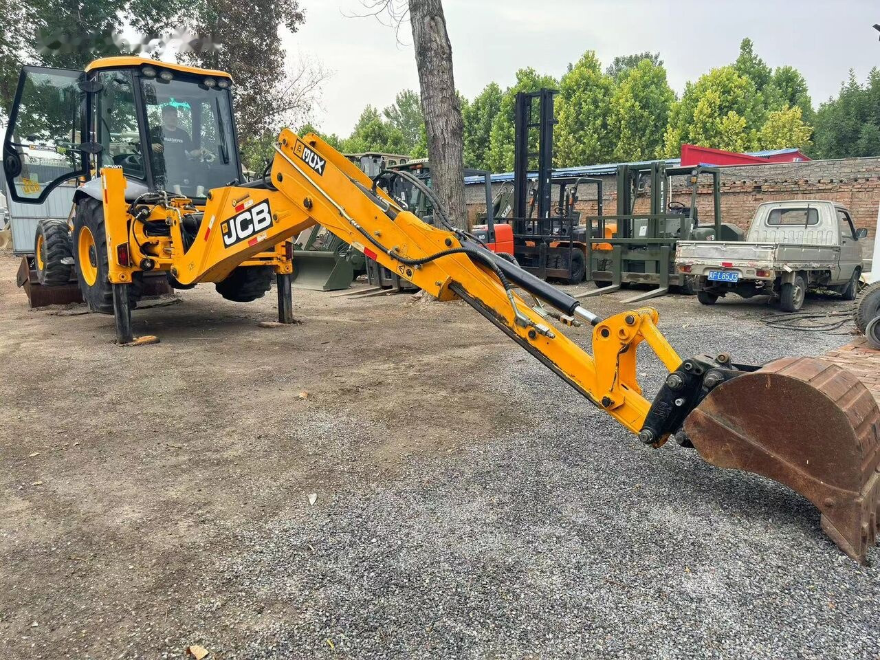 JCB 3CX Telescopic Arm Plus Four in One Bucket - Bager nakladalec: slika 1 JCB 3CX Telescopic Arm Plus Four in One Bucket - Bager nakladalec: slika 1