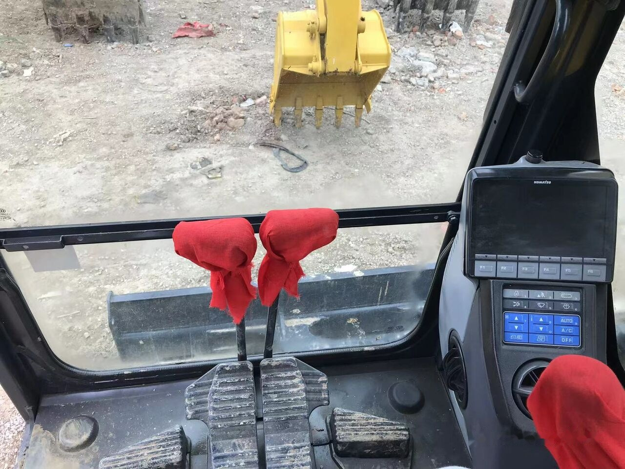 Bager goseničar Komatsu PC70-8: slika 10