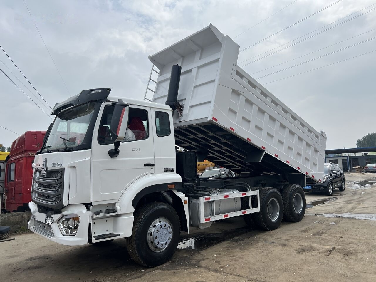 SINOTRUK HOHAN 6x4 - Tovornjak prekucnik: slika 2 SINOTRUK HOHAN 6x4 - Tovornjak prekucnik: slika 2
