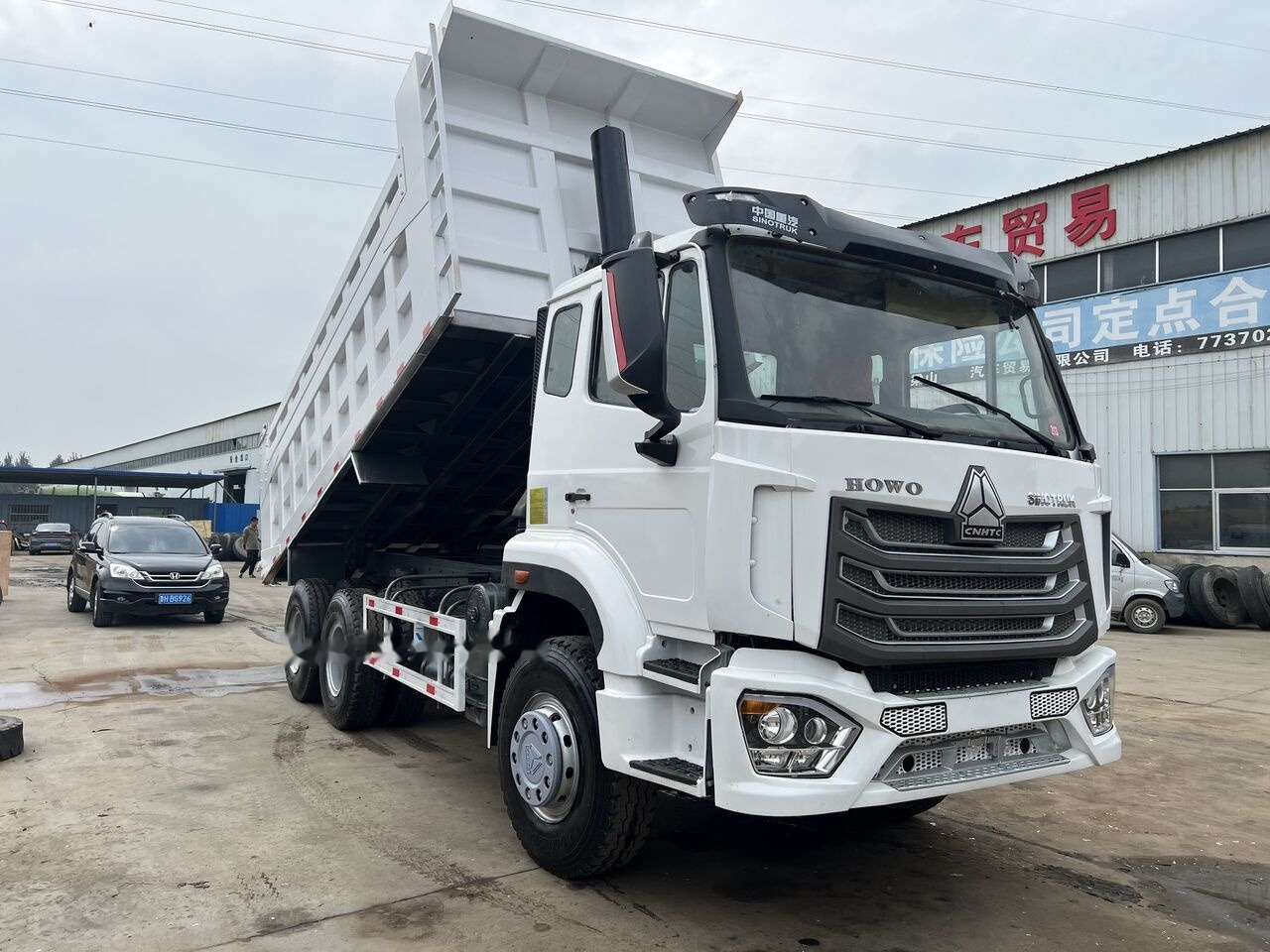 SINOTRUK HOHAN 6x4 - Tovornjak prekucnik: slika 1 SINOTRUK HOHAN 6x4 - Tovornjak prekucnik: slika 1