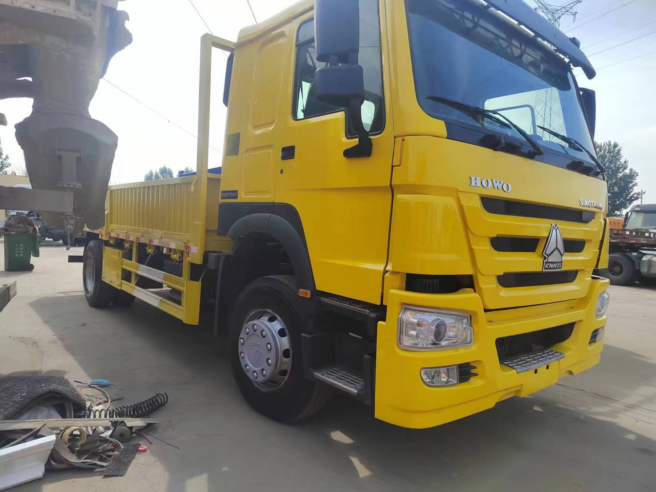 SINOTRUK HOWO 4x2 cargo truck - Tovornjak prekucnik: slika 2 SINOTRUK HOWO 4x2 cargo truck - Tovornjak prekucnik: slika 2