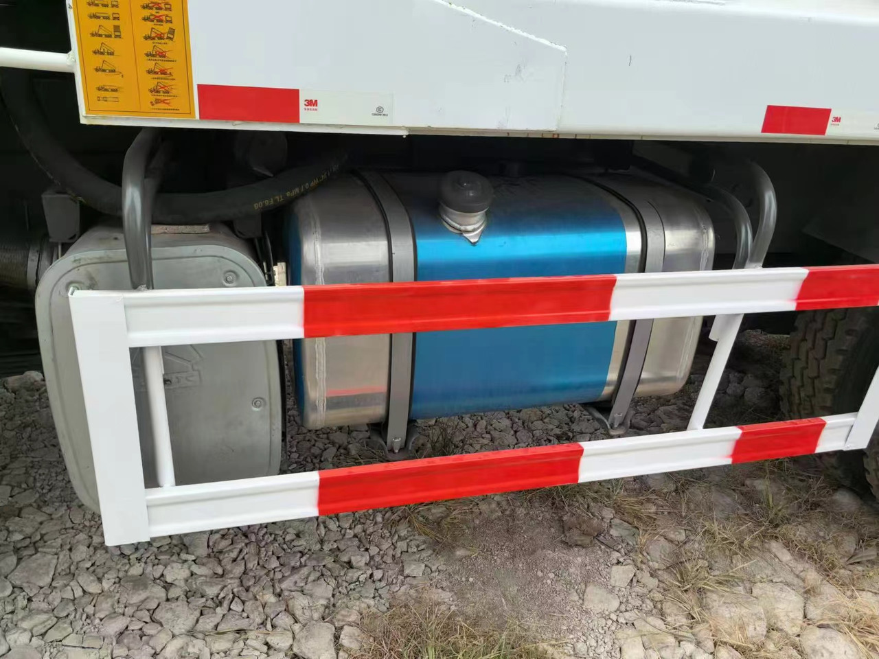 SINOTRUK HOWO 6x4 - Tovornjak hladilnik: slika 4 SINOTRUK HOWO 6x4 - Tovornjak hladilnik: slika 4