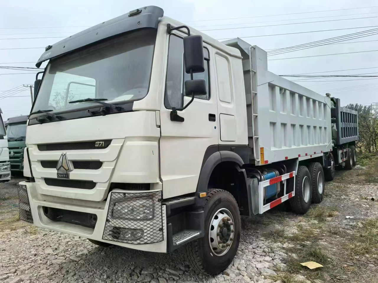 SINOTRUK HOWO 6x4 - Tovornjak hladilnik: slika 1 SINOTRUK HOWO 6x4 - Tovornjak hladilnik: slika 1