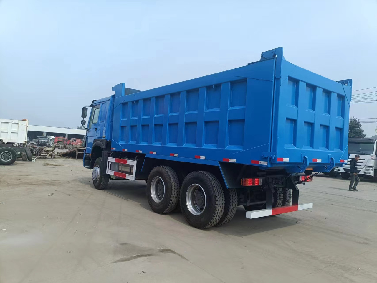 SINOTRUK HOWO 6x4 - Tovornjak prekucnik: slika 5 SINOTRUK HOWO 6x4 - Tovornjak prekucnik: slika 5