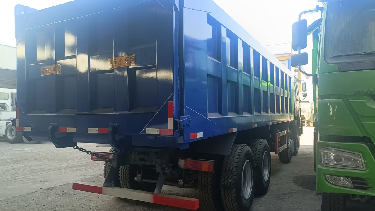 SINOTRUK HOWO 8x4 - Tovornjak prekucnik: slika 2 SINOTRUK HOWO 8x4 - Tovornjak prekucnik: slika 2