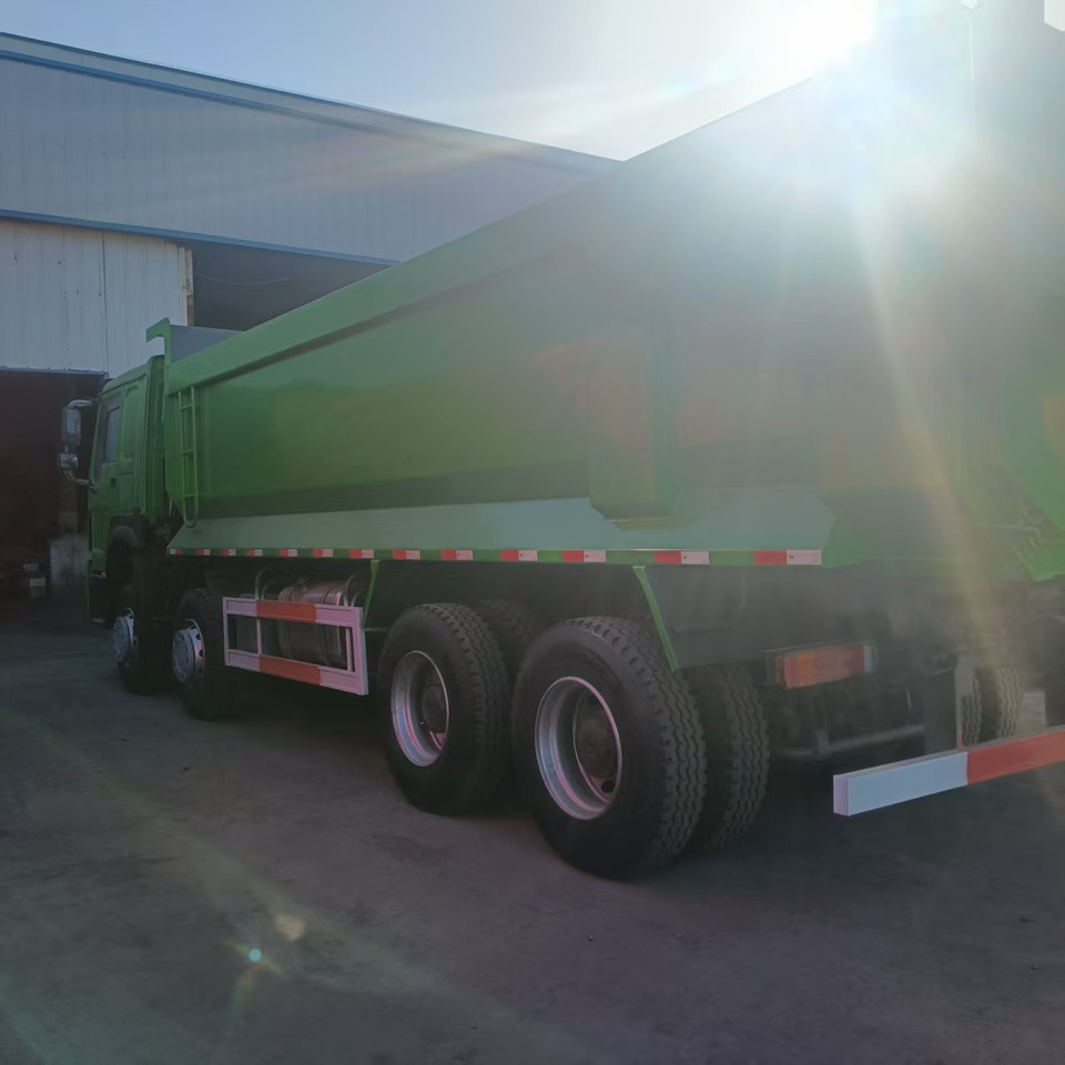 SINOTRUK HOWO - Tovornjak zabojnik: slika 3 SINOTRUK HOWO - Tovornjak zabojnik: slika 3