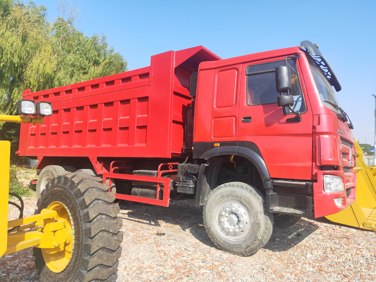 SINOTRUK HOWO - Tovornjak prekucnik: slika 1 SINOTRUK HOWO - Tovornjak prekucnik: slika 1