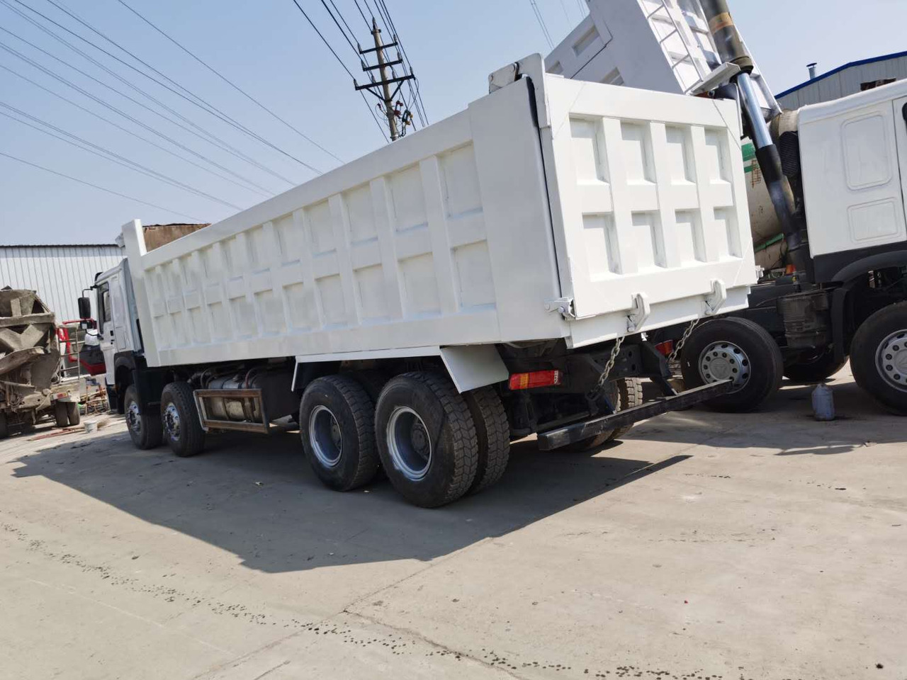 SINOTRUK HOWO - Tovornjak prekucnik: slika 3 SINOTRUK HOWO - Tovornjak prekucnik: slika 3