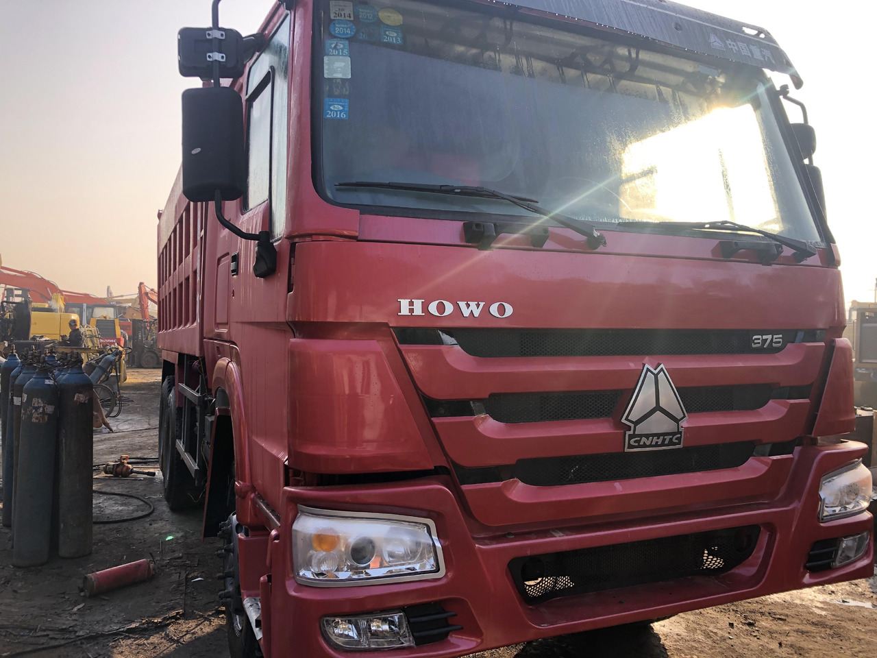 SINOTRUK HOWO - Tovornjak prekucnik: slika 2 SINOTRUK HOWO - Tovornjak prekucnik: slika 2