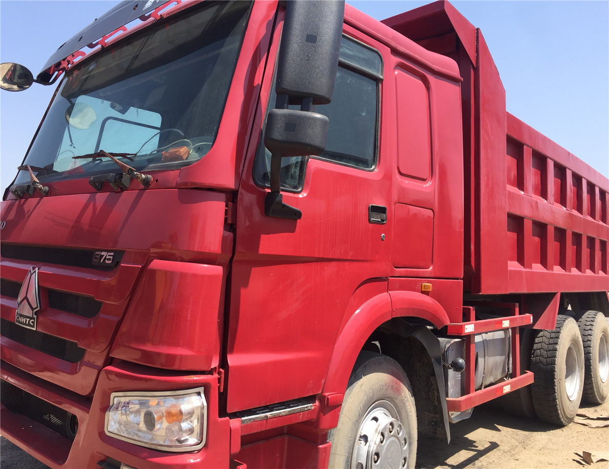SINOTRUK HOWO - Tovornjak prekucnik: slika 3 SINOTRUK HOWO - Tovornjak prekucnik: slika 3
