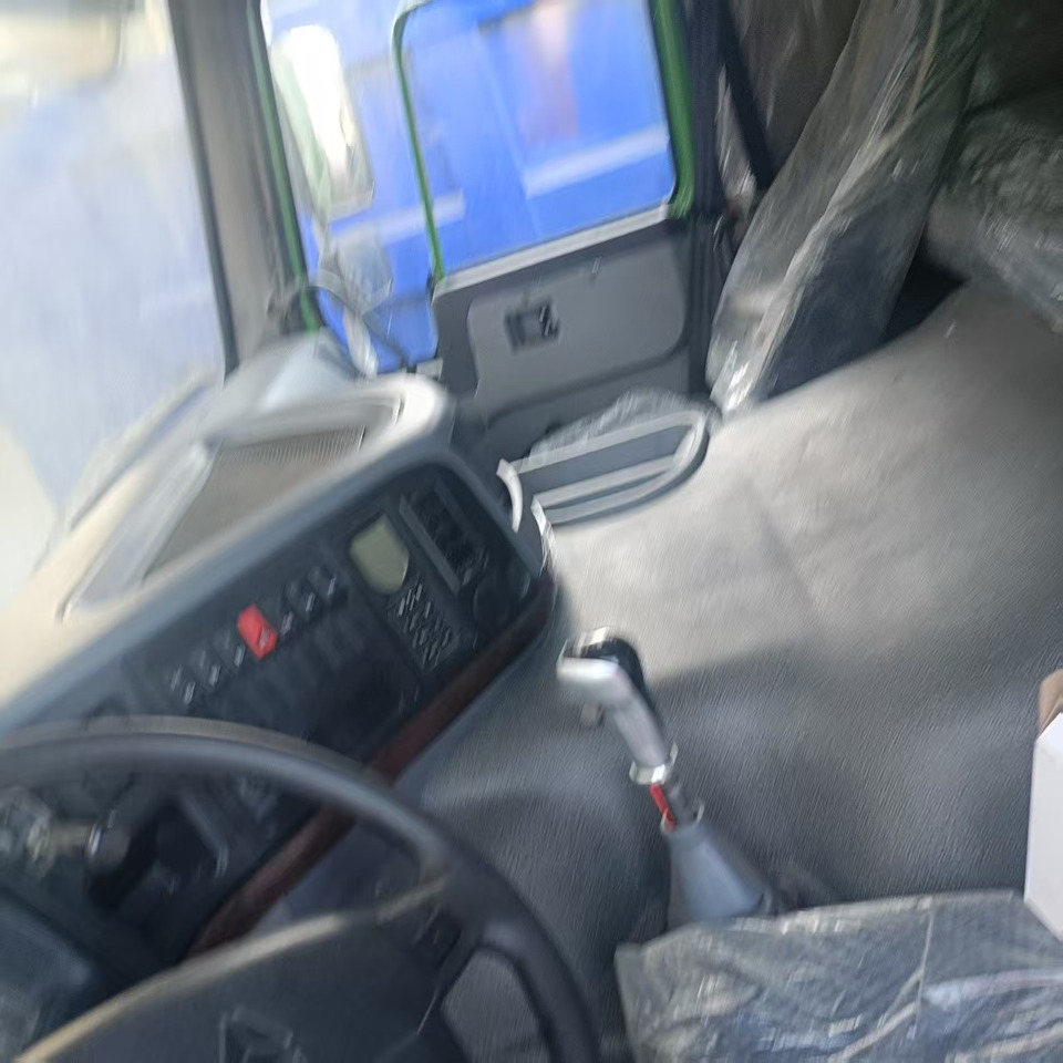 SINOTRUK HOWO - Tovornjak zabojnik: slika 5 SINOTRUK HOWO - Tovornjak zabojnik: slika 5
