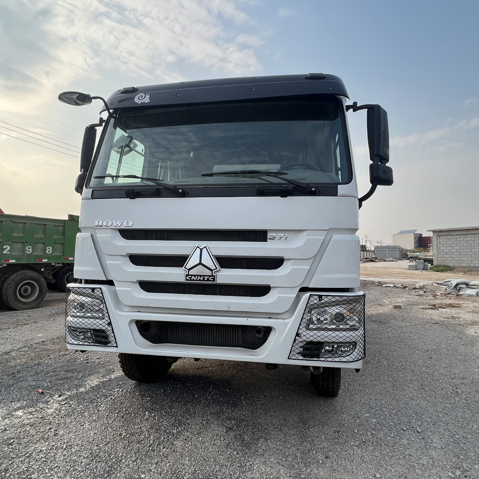 SINOTRUK HOWO - Tovornjak zabojnik: slika 3 SINOTRUK HOWO - Tovornjak zabojnik: slika 3